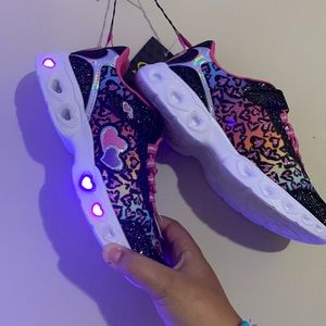 BRAND NEW W/TAGS!! Little Girls Light Up Shoes
